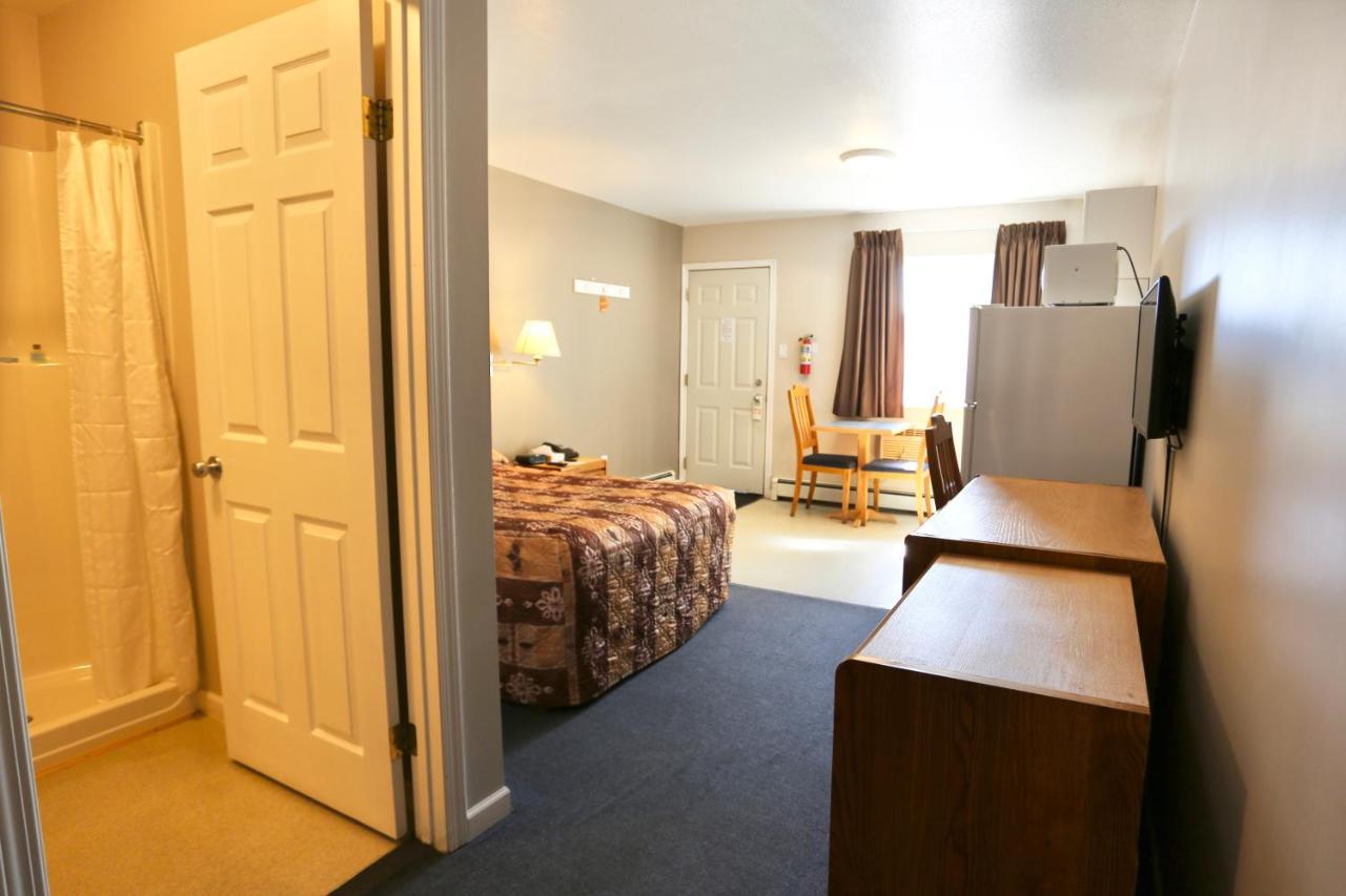 Blue Bell Inn Fort Nelson Luaran gambar