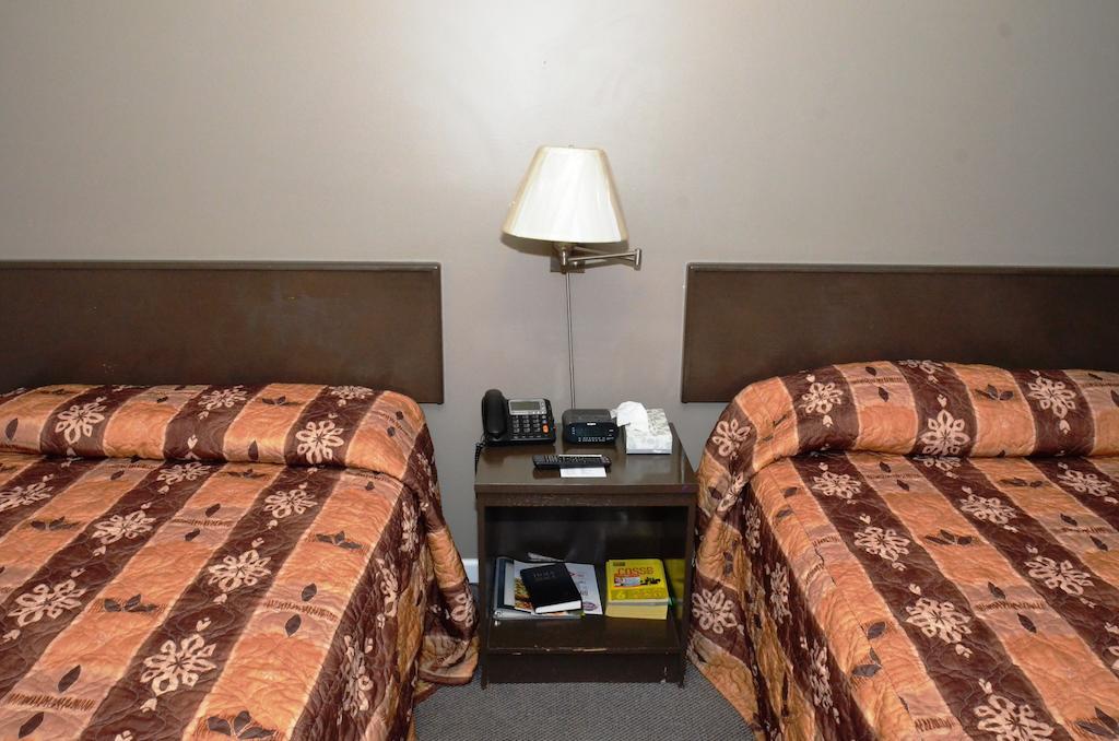 Blue Bell Inn Fort Nelson Bilik gambar