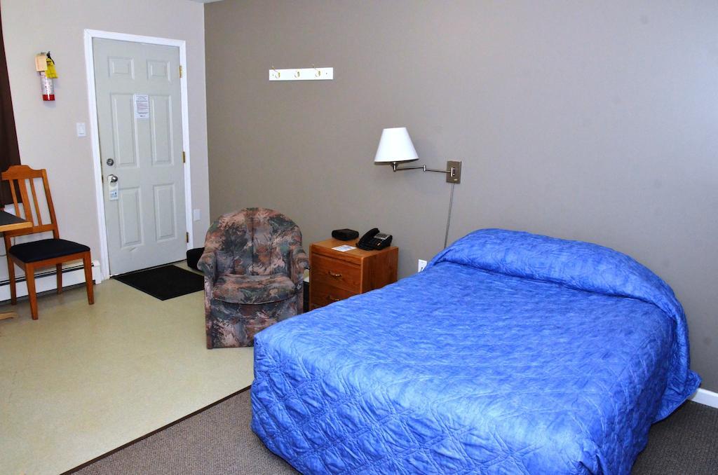Blue Bell Inn Fort Nelson Bilik gambar